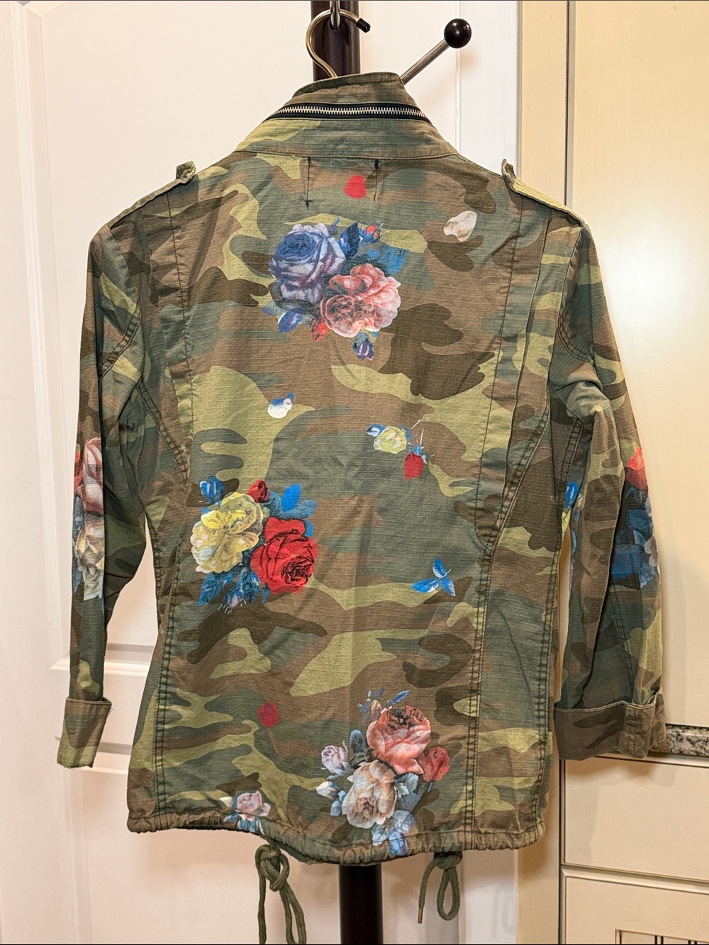 Floral Camo Utility Jacket - Green with Multicolor Roses - Picture 4 of 5